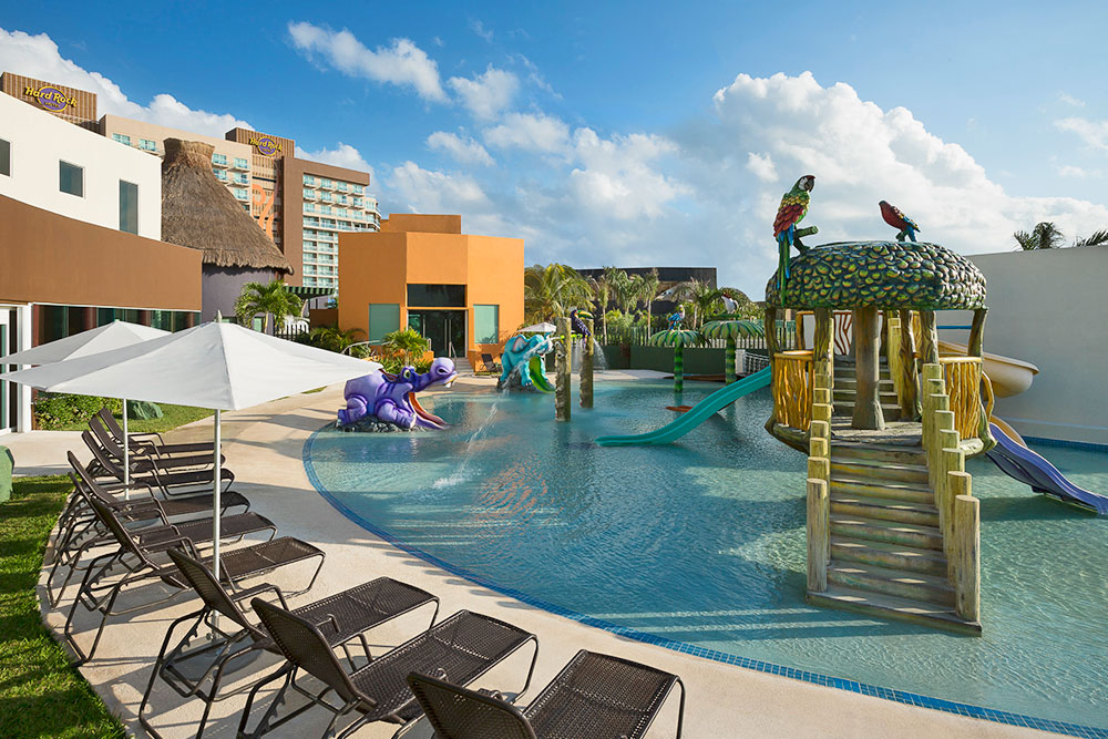 Viajes Buenaventura  hard  rock  hotel  cancun  kids club pool 